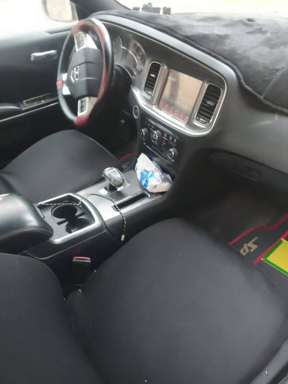 السلام عليكم تشارجر للبيع موديل 2014 بدون رقم بدون كصه مكفولة من كصه سياره جاهزه فول ما عدا الفتحه السعر 50 وبيها مجال بيع ومراوس كوري مثلث بالنشر ‏‪***********‬‏
