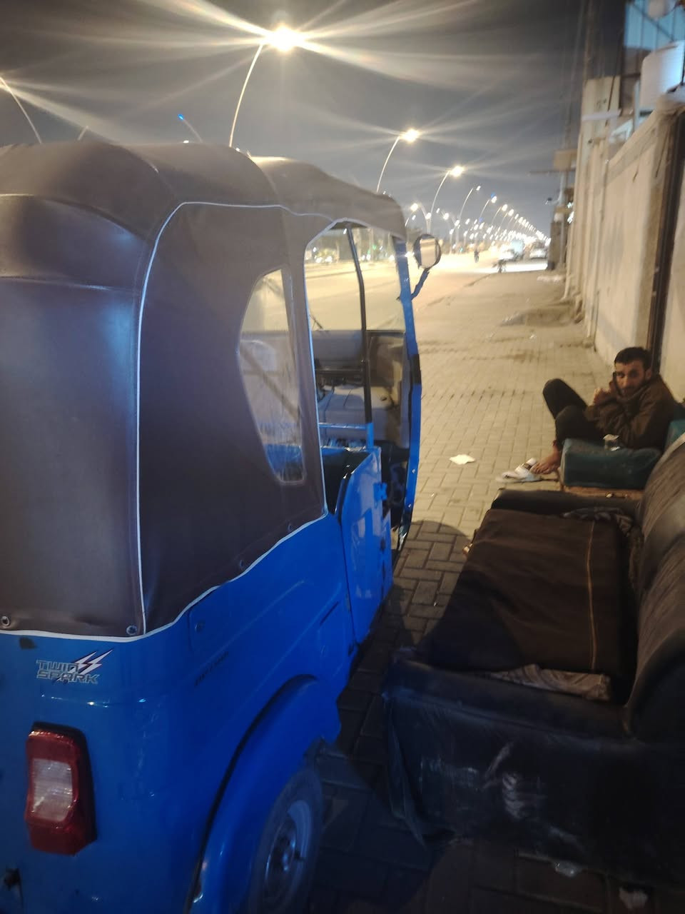 سلام عليكم تكتك 21 بشهر ال9 أوراق بأسمي بدي مكفول لا حار لا بارد المحرك ابيعلك مفتوح هذا رقمي ***********
مكان نظران قرب الكازينو
