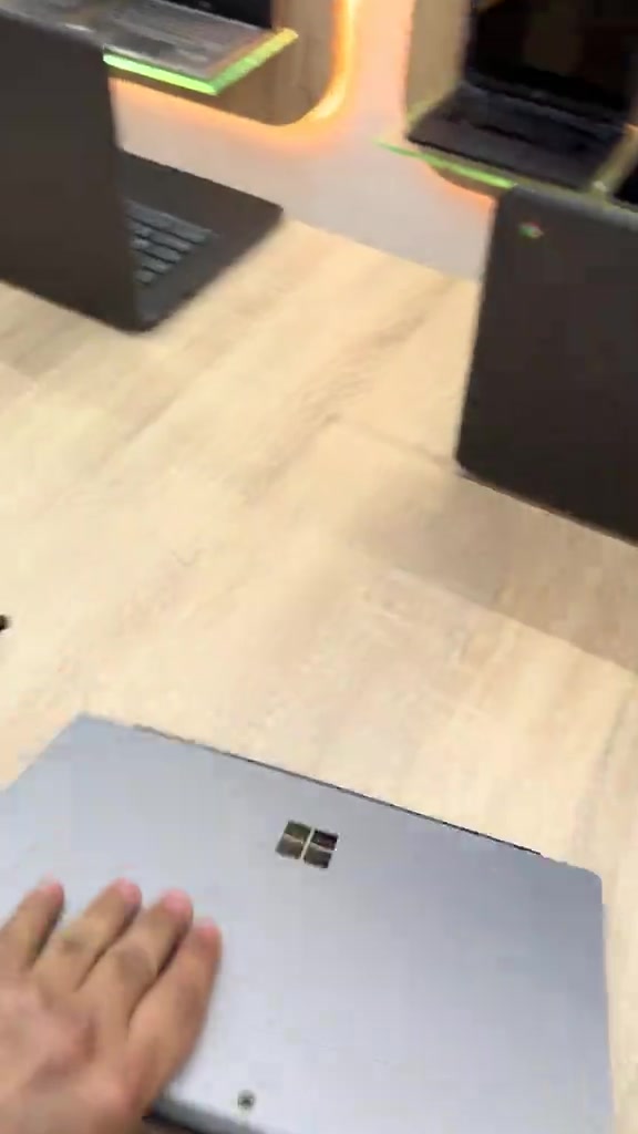 ⁨	⁨	Microsoft Surface Pro 4 💻 المعالج / core i7 6th  الرام / 8 GB  الهارد / 256 ssd m.2 Nvme  شاشة 2kلمس تنفصل  كيبورد عربي انكليزي ضوئي  سوبر سلم نحيف جدا  بسعر / 350,000 التوصيل مجانا لكل العراق 🚚🆓 عند الطلب يمكن طلب تنزيل اي برامج تحتاجها بشكل مجاني  الضمان شهرين صيانة او استبدال في حال وجود اي خلل مصنعي بالجهاز📍⁩ للحجز واتساب  ***********
