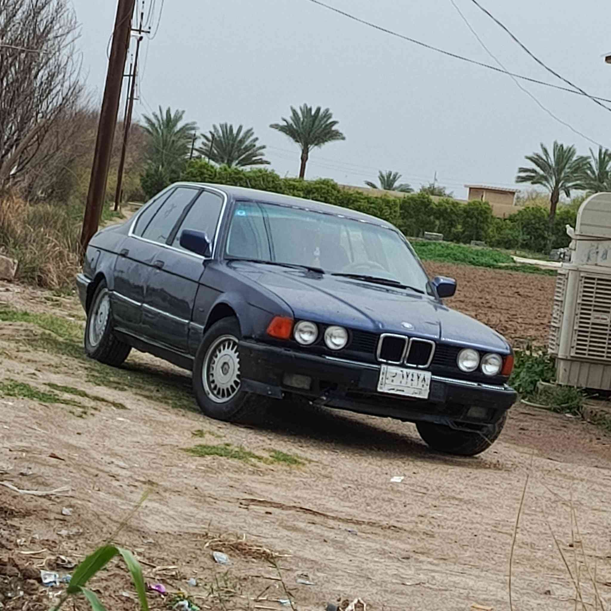 للبيع بي ام دبليو 735 حجم موديل 91 وارد 
الماني خير من الله سياره نضيفه مال جناي 
سنويه ل 29 عضم عاج رقم انبار تحويل ثاني يوم السعر 47 وبيها شي بسيط رقم الهاتف ***********
