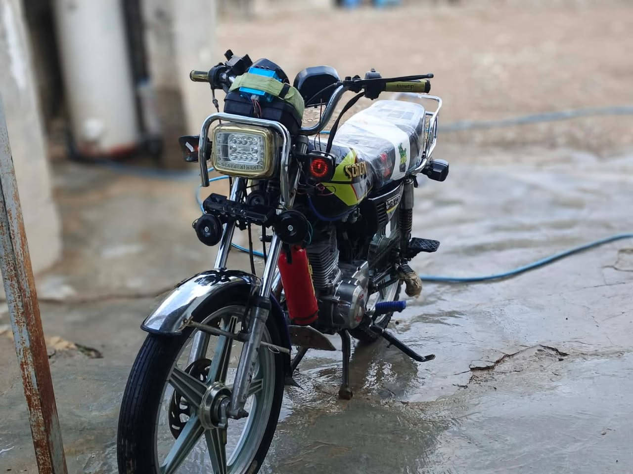 السلام عليكم مكلف بنشر خاص ما متواجد دراجه البيع روبر موديل2015 دراجه مكفوله كفاله عامه من اي عيب اوراق مابيها ومن السرقه مكفوله ***********ستفسار ع رقم صاحبها خاص ما متواجد سعر 350قفل
