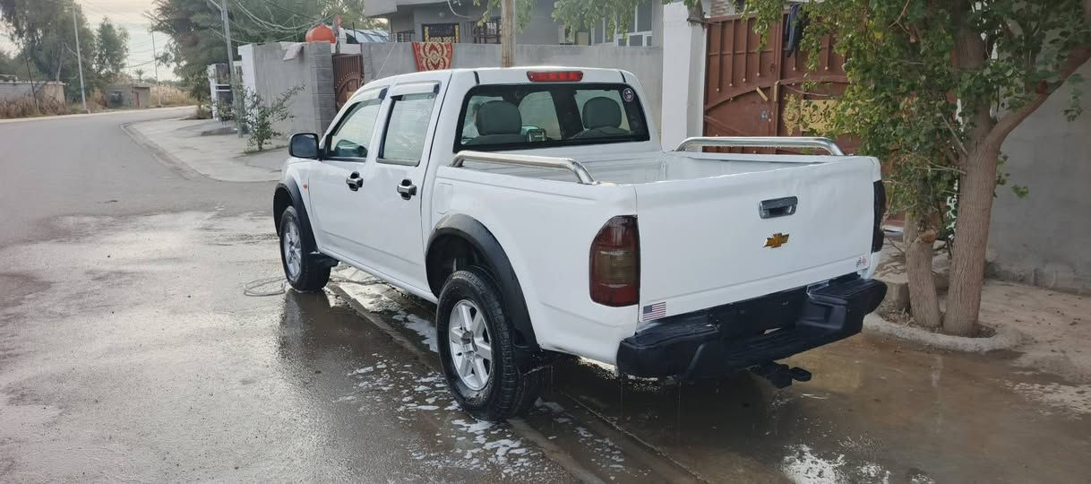 السلام عليكم .شوفر  لوف 2005 مال مزاد الداخليه. 
سيارة مصبوغة عام للجماليه صدر نظيف تايرات. نص عمر باتري جديد مسجل سماعات جدد جام كله شغال لايتات جدد. بك لايتات جدد تترقم بغداد مرور الحسينيه كتابهه كامل كبل تروح ترقم للبيع او المراوس السعر ٤٠ وبيهة مجال. العنوان ديالى المقدادية

***********
