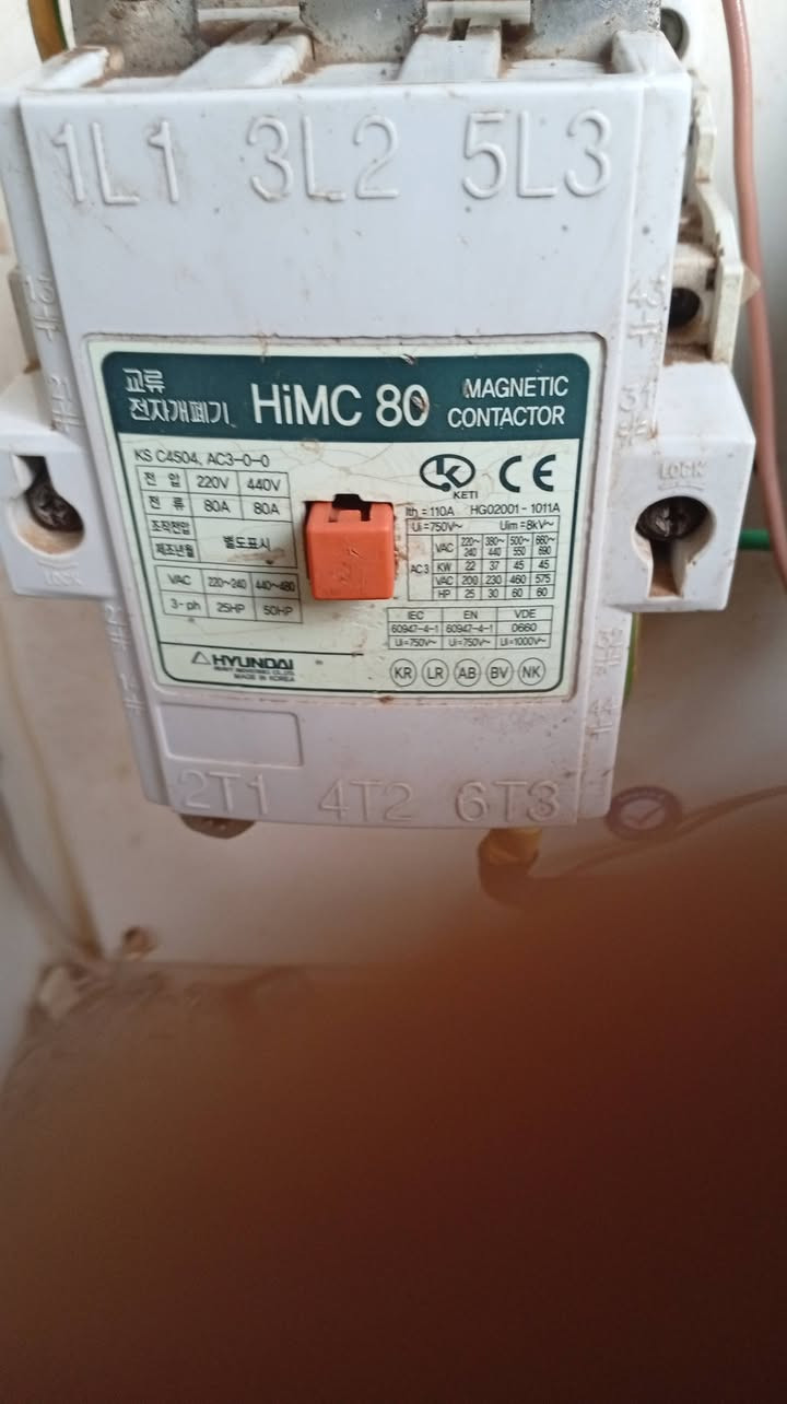 سلام عليكم هذه قواطع للبيع قيمة وخذه ***********
