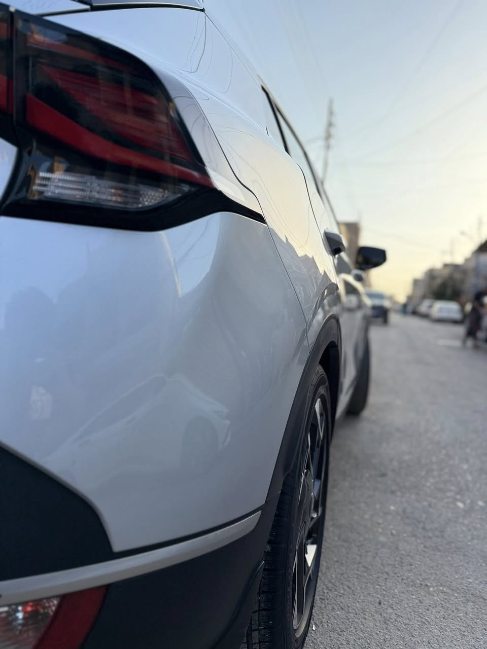 السلام عليكم 

سبورتج موديل 2023 لون سلفر السياره جديده اي نقص ما بيها خليجي فول موصفات للاخير بانورما تحكم ستيرن تدفئه وتبريد بالكشنات والستيرن رقم اربيل بأسمي تحويل ثاني يوم هزه جديده بيها شبر بارد باب السايق فقط الباقي مكفوله السياره ماشيه 30 الف السعر 220 وبيها مجال ***********
