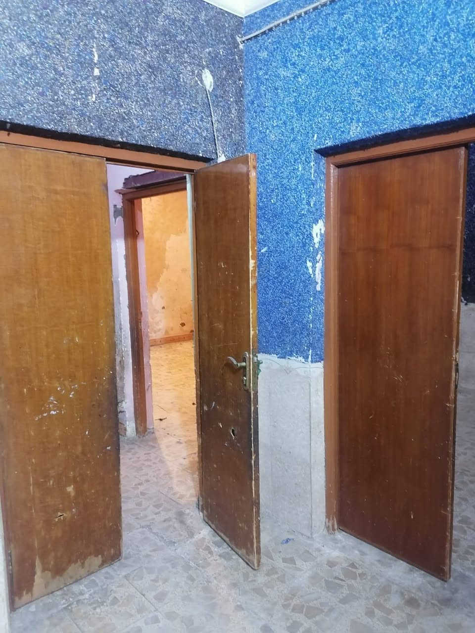 للبيع
بيت ١٠٠م امامي ركن وجهين

بناء نظيف عكاده

سعر ١١٥ قفل

يقع خلف السريع
سادس بيت عن شارع الرئيسي

قرب مجمع دبي

يحتوي على غرفه وصاله ومطبخ وصحيات داخليه وخارجيه واستقبال

موبايل للاستفسار ***********
***********
