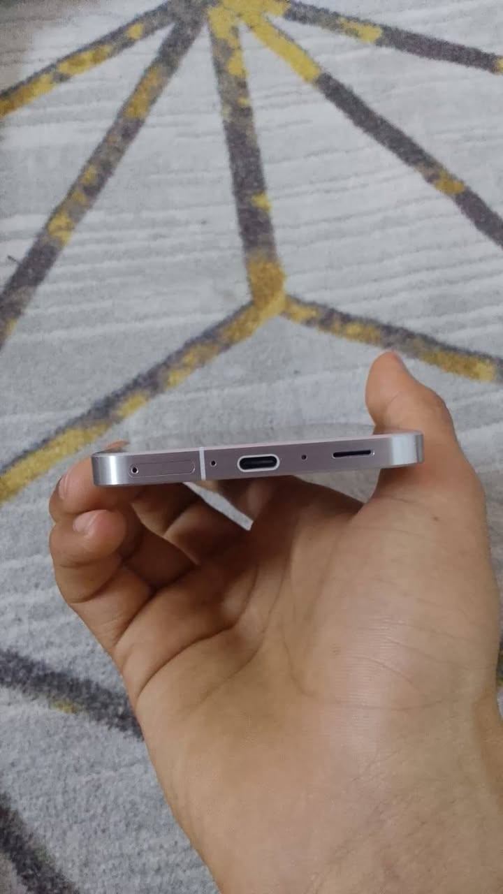 السلام عليكم موبايل سامسونك A56 5g ذاكره 256 والداخليه 12 + 12 جديد فتحته من الكارتون صارلي سبوعين كامل ملحقات السعره 525 وبي مجال قليل رقم الهاتف ///***********
