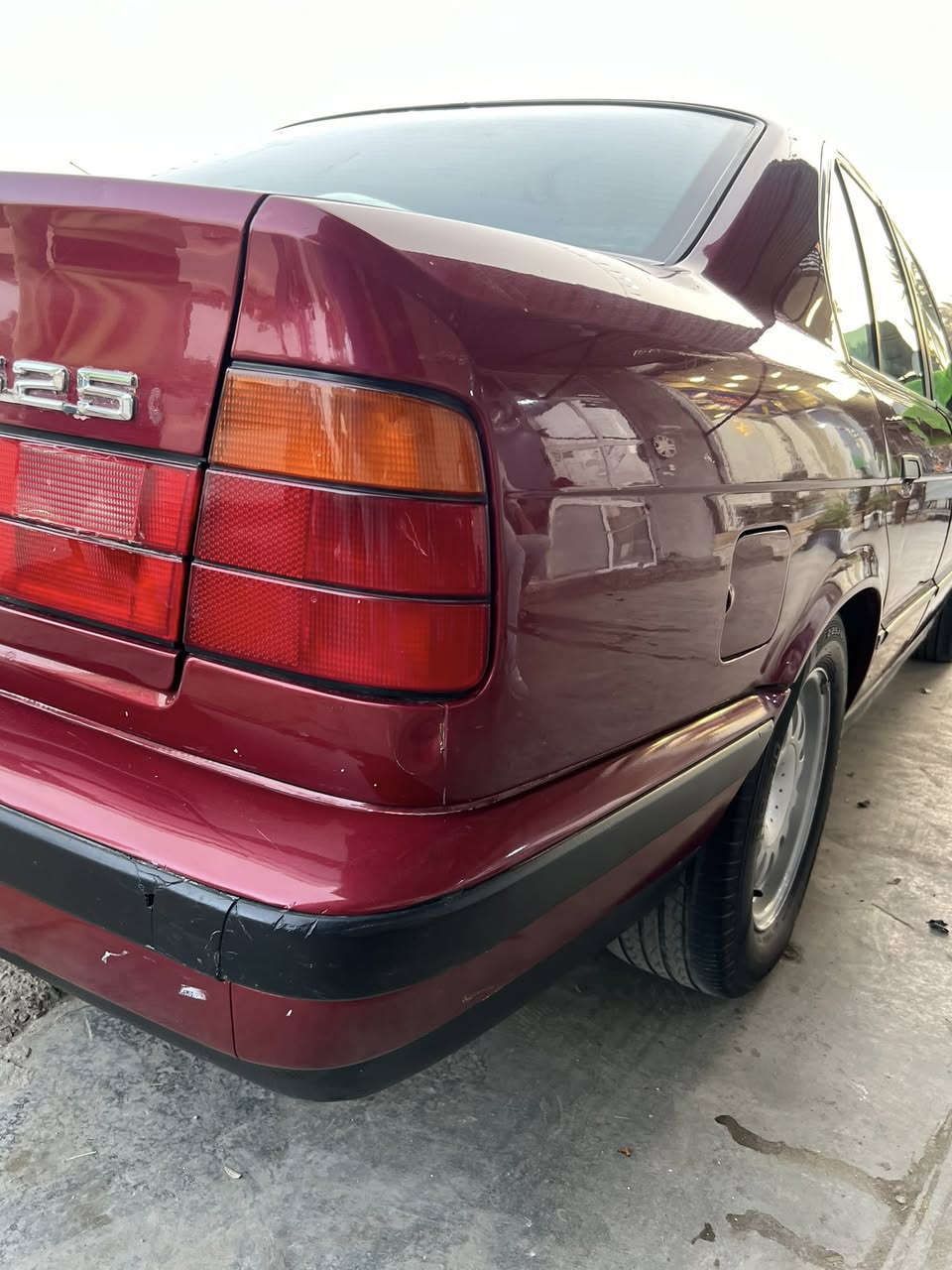 سلام عليكم بي ام 525 اصل مسكر موديل 91 رقم كربلاء  جاهزه من كلشي سعر 80  للستفسار ***********
