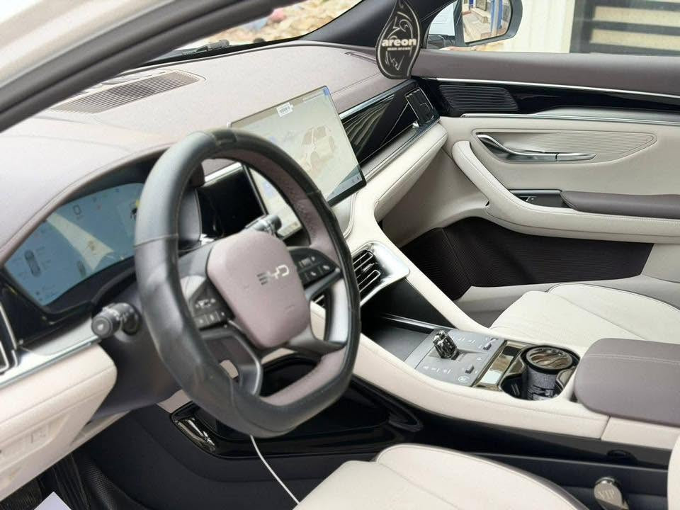 بي واي دي سونك بلاس موديل 2025
لون ابيض ماشيه 4000 فوول مواصفات 

مرقمه بغداد  

الموصفات 

13 كامره اناره محيطيه 

مري شفط بانورما

اوتو بارك سياقه ذاتيه 

ويل كب 19 6 ايرباك 

جلد لونين  محدثه وكامله 

برامج كامله ترحيب 

بطاريه 120 كيلومتر 

الغراض كله موجوده 

وبعد بيه مواصفات

مكان السيارة الكرخ

***********

سعرها 34 مليون بي مجال بسيط
