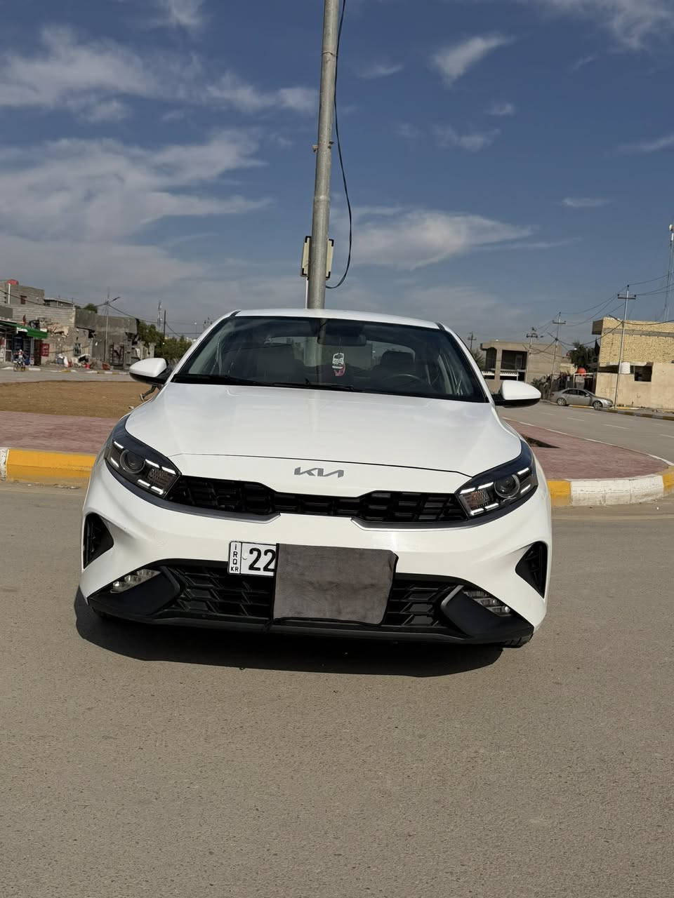 السلام عليكم 
سيراتو ٢٣ 
١٦٠٠ 
تبريد قطعتين 
مواصفات عاديه 
ماشيه ١٠٠ الف
السعر ١٥٨
***********
