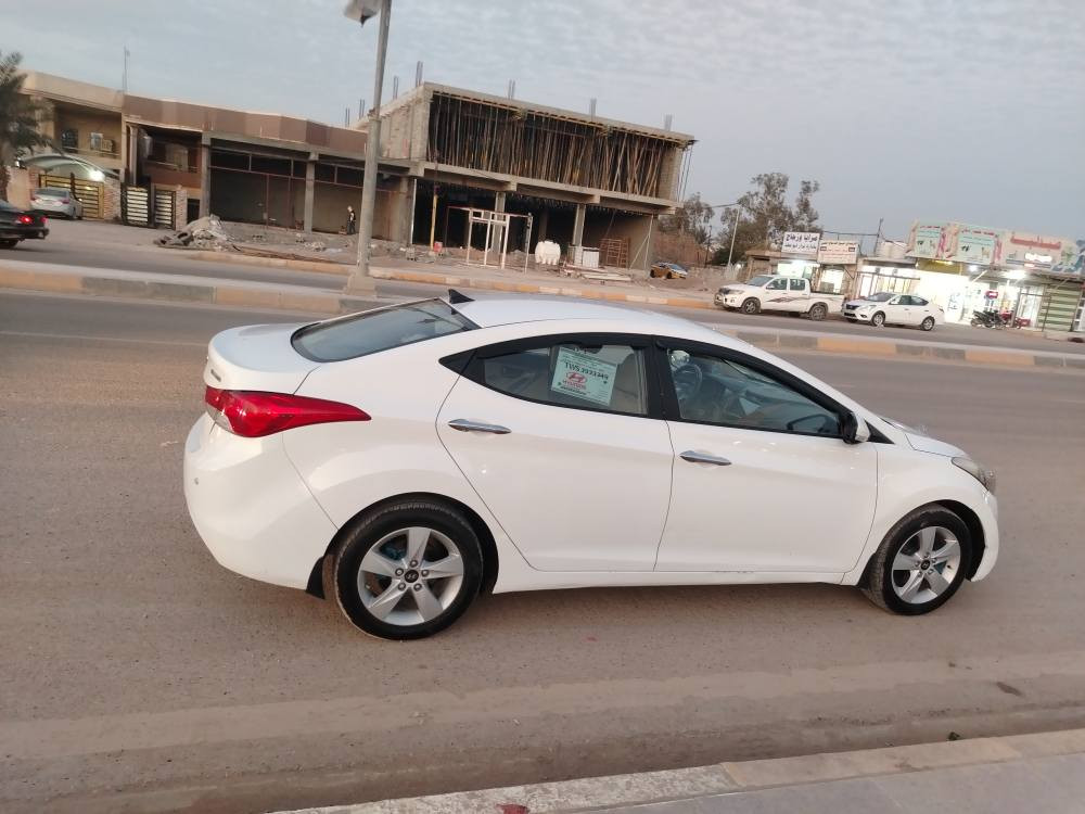 السلام عليكم سياره الانترة موديل 2014خليجي سنويه لل 28مكان ديالى كنعان السياره جديد بمعنى الكلمه فول مواصفات عده الفتحه تحكم استيرن جهتين اشاير بامري اربعه دسك خمسه ويل محرك كير محرك خير من الله تخم تاير جديد باتري جديد السياره ما متعوبه شاشه كامره 
#السعر_118وبيها مجال للشراي للاستفسار 
***********
