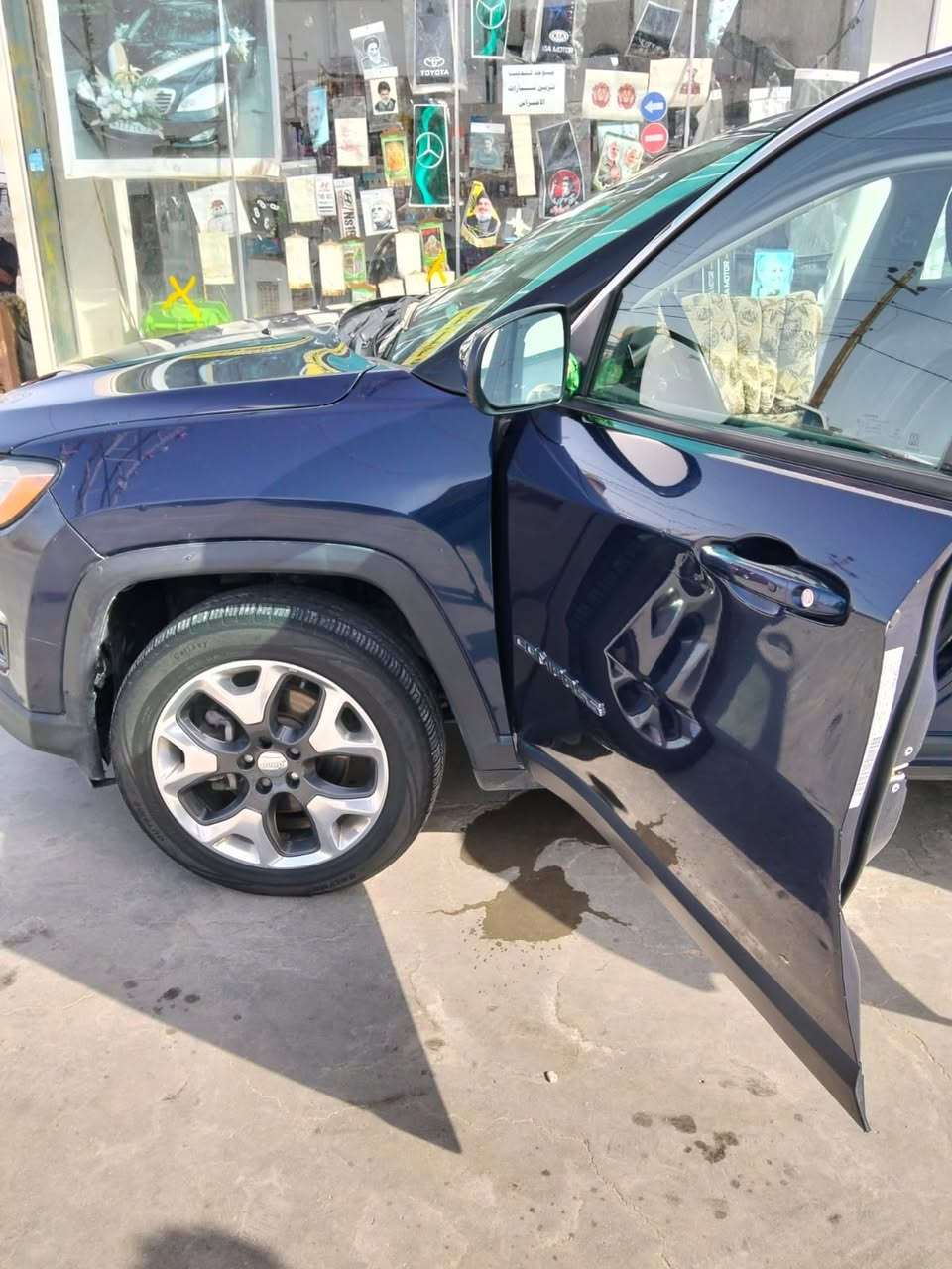 سلام عليكم جيب كومباس موديل2019 
فور ويل 4x4
الون حبري مع قمارة سودة بلاك توب
فول مواصفات ماعدى البنراما 
مميزات السيارة 
كار بلاي مع شاشة كبيرة 
كشنات جلد مع تدفئة تبريد
 كامرة دوارة 
ادامة كاملة 
سستم صوت past
بصمة ابواب مع ترحيب 
تشغيل عن بعد 
تعتيم 
سايد بريك بصمة 
وضعيات القيادة 
مثبت سرعة 
رقم بصرة انكليزي جديد 
سنوية 2027 مشروع وطني تحول ثاني يوم
طخم تاير جديد
محرك 2400 مكفول 
كير 9 نمر مكفول 
تدفئة تبريد كفالة 
مكفولة من الصبغ
داخلة في حالة ممتازة
عدد المسارات 85 الف ميل 
حدادية 100% قبل كم يوم مبدلهاا صدر
السعر 122 وبيها مجال
العنوان البصرة 
متوفر واتساب ***********
حادث السيارة دعامية امامية ماواصل  الجاملغات ولا البنيد 
بيها بارد بالباب الراكب وبارد بالجاملغ الخلفي

