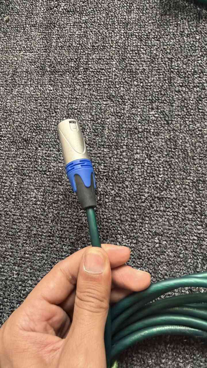 السلام عليكم
كيبلات صوت نوعيتين
نوع الاول BNK طول كيبل ٥ متر 
عداد ٦ كيبلات سعر كيبل واحد ١٥ الف 

نوع الثاني كيبل صيني امتياز 
و فيش نيوترك اصلي 
كيبل طول ١٦ متر سعر ٤٥
كيبل طول ١٨ متر سعر ٥٠
كيبل طول ٧.٥ متر  سعر ٣٠ الف 

مجموع كلهن ٢١٠ الف 

لمعلومه سعر فيش نيوترك زوج ١٨ الف جاي تنباع 

لتواصل خاص 
هذا رقمي ***********
