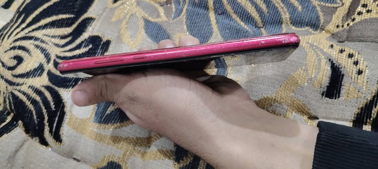 سلام عليكم ورحمة الله وبركاته 
مبايل هنر اكس 8
مبدل بس بطاريه
مراوس ب موطور 
***********
