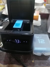 بطاريات • شاحن