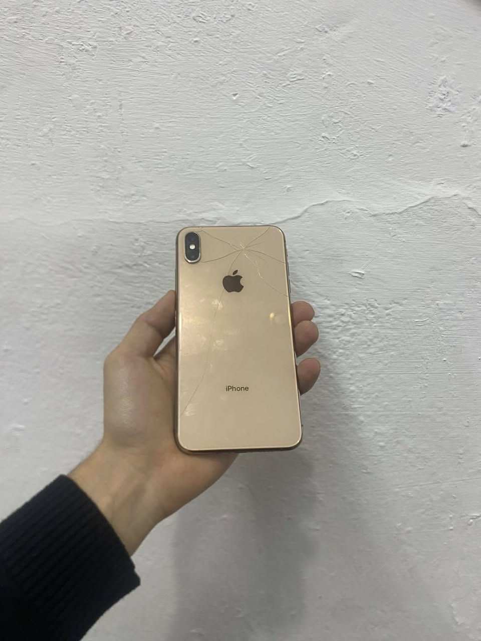 سلام عليكم اكس ماكس للبيع ذاكره 256 فقط ظهرا مفطور بطاريه مبدل والباقي شرط شراي يراسلني خاص او رقم *********** مكاني كركوك
