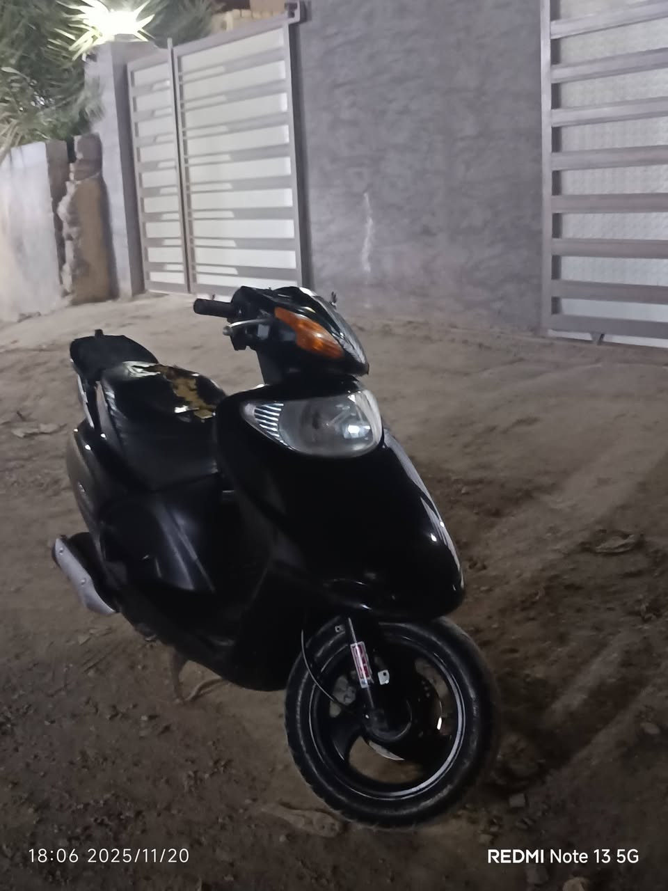 سلام عليكم دراجه نضيفه انتركت فتره وطفت متشتغل ناريه بيها وما محتاجيها للعلم مجفته سعر 450 وبيها مجال بسيط مكاني حي حكيم
***********
