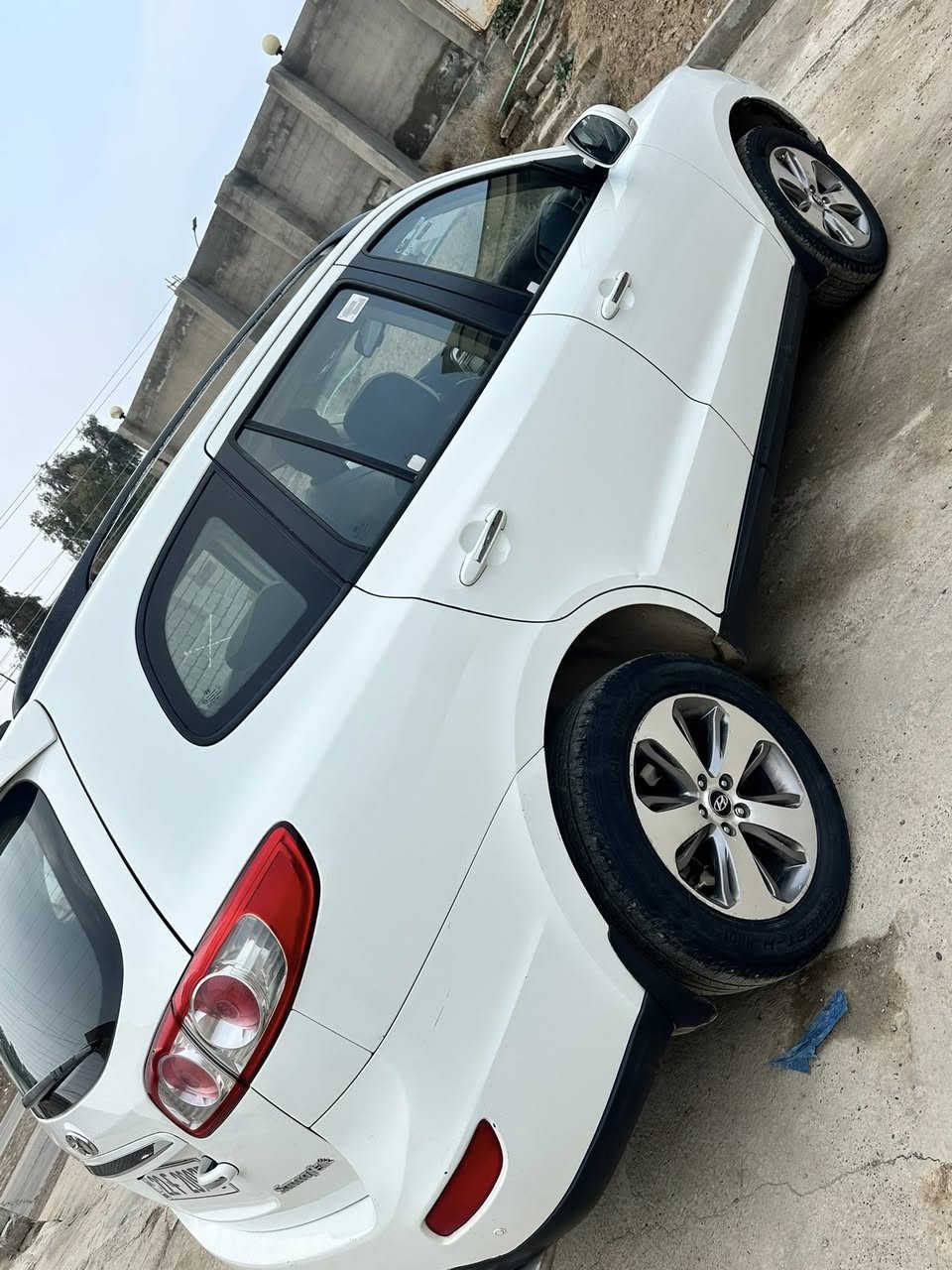 سلام عليكم ورحمة الله وبركاته سنتافي 2012 رقم اربيل دولي جديد وسنوية جديد صبغ قطعتين وكرت في طارف الجاملغ الخلفي فقط وشرط السيارة مواصفات 7 راكب وفتحة تبريد ثلاث قطع خلفي فول ما عدا البصمة السيارة جاهزة وحيل جديدة محرك 4شرط وكير وصدر كهربائيات كلها شرط السيارة جاهزة ونضيفة وسعر مناسب 137  للتواصل ***********
