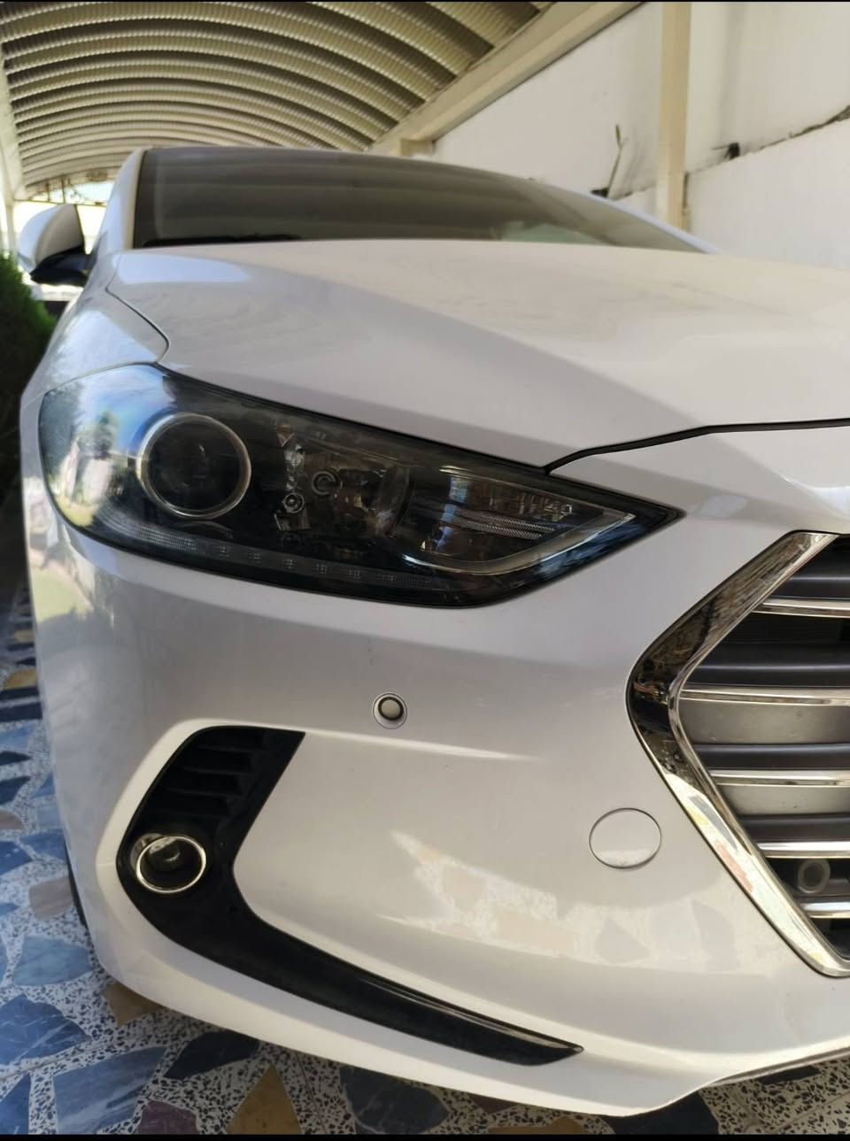 سلام عليكم ورحمه الله 
(اللهم صلي على محمد وال محمد) 
النترا Elantra خليجي 2017 GLS
سياره على وضع الشركه 
فول مواصفات _______
محرك دوش 2.0
تبريد قطعتين 
خمس تجاوي وتجوة مقاعد وسطيه خلفيه
خمسه ويل كب سبير على وضع الشركه كتلوكات سياره موجودة 
يدات نيكل وترايش نيكل
لد نهاري☄️
بجم زنون زرع عدسه اصلي  ونضام ترحيب زنون
سستم صوت🔊
شاشه كبيره 
كامره خلفيه 
اشاير مري شفط
مخارج عدد ٢ USB🔌
مخارج جداحه عدد 2
مو درايف 
فتحه سقف سلايد رؤؤف
تحكم ستيرن جهتين
حساس امامي خلفي
ماشيه 55
الرقم الجديد الدولي بغداد
باسمي مكاني بغداد***********
