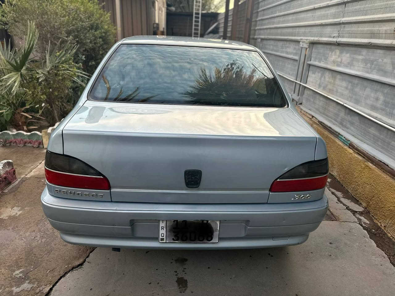 ياالله سلام وعليكم اخوان بيجو ،،(306)
موديل 2003

اخوان السيارة جانت مخزنة ماشية 70الف 

السيارة جديدة بمعنة الكلمة كفالة عامة 
كير محرك كهرباء دواخل بشرط الفحص والسونار 

بيهة بارد بجاملاغ الامامي فقط 

هزة أو سنوية أو للوحات جدد 2026او بسمي 
مكان السيارة بغداد سعر عل خاص للاستفسار 
                         ***********
