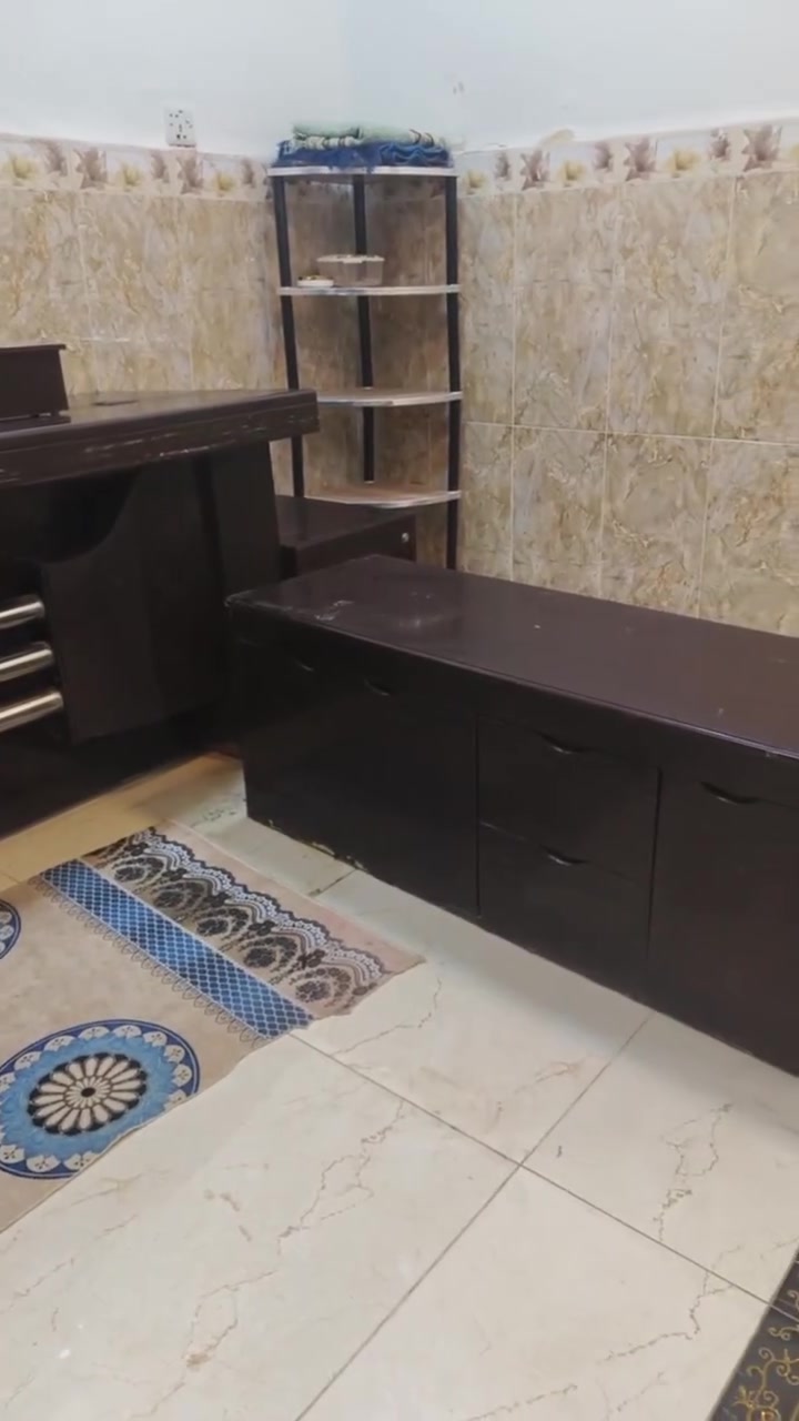 مكلف بالنشر ميز للبيع 3 قطع نضيف الرقم ***********
