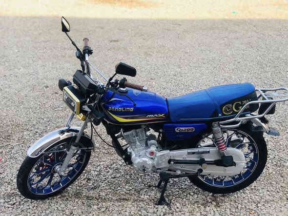 سلام عليكم دراجه للبيع نوع سيفان محراك 200 2025 الدراجه نضافه فوللل ***********
