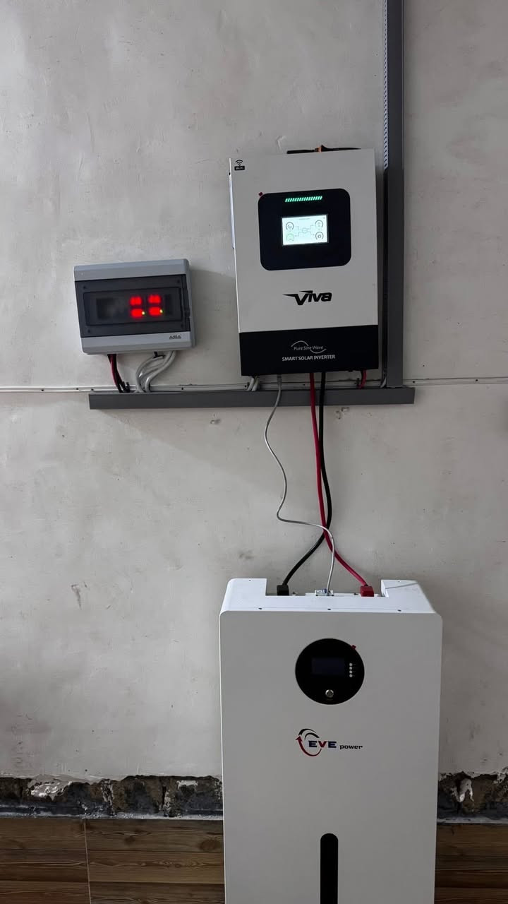 🔵 تم  بحمد الله إكمال تنصيب طاقه شمسيه تعمل بنظام الليثيوم
قدرة التشغيل:
10 أمبير ليلي/نهاري
الموقع: قرية تل الشوك

🔵🛠 مكونات المنظومة:

- 🔵 **الواح شمسية عالية الجودة نوع لونجي 18 باس بار 615w  عدد 5 وبضمان 15 سنه 
 
- 🔵 **بطاريات ليثيوم  نوع EVE ضمان خمس سنوات
🔥🔥 استبدال البطاريه 

🔵**جهاز انفيرتر  viva  6.5kw مع ضمان سنة
يعمل بنظام الواي فاي

- 🔵 **قواطع DC وجوزات ذكية مع أسلاك خاصة بالطاقة الشمسية .
🔵 مع قواعد حديد مقلون ضد الصدى

علماً ان ضمان الالواح15 سنوات
وضمان البطارية خمس سنوات 
وضمان الانفيرتر سنه 
🔥#الطاقة_الشمسية الحل الامثل نصب منظومتك وارتاح واستمتع بكهرباء
🔥🔥🔥🔥و باسعار مناسبه 
بامكانك تشغيل اجهزة التبريد 
🔵فولتية ثابتة ٢٣٠ فولت 
🔵كهرباء مستمرة بدون انقطاع 
🔵تشغيل تلقائي عند انقطاع الكهرباء
🔵العنوان جنوب الموصل/ قرية أم المناسيس
🔵للاستفسار  اكثر 
☎️***********
