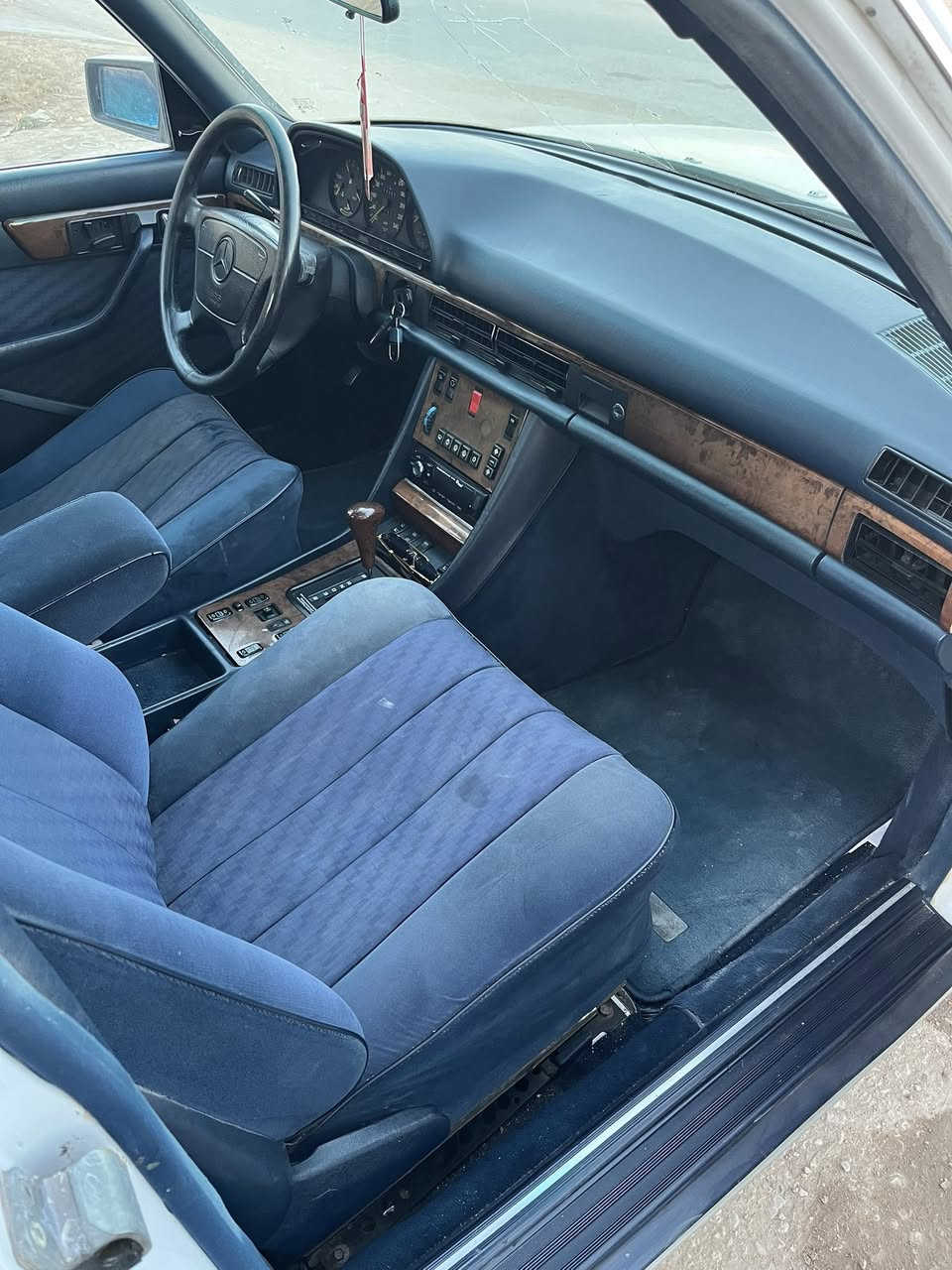 بس الله السلام عليكم مارسدس رئاسي 300
بلادية بيهة قطعتي صبغ فقط 
فول مواصفات دبل هورن كسنات كهرباءبردة كهرباء 
مو ديل 1990مكاني بابل  ***********
