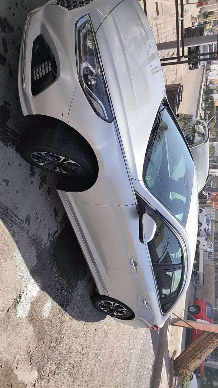 السلام عليكم 
سوناتا موديل ٢٠١٨ وارد امريكي باسمي رقم بغداد فول عدا الفتحة حادثها جاملغ عكس السائق (مبدل ) 
وصندوق بدون شاصي أو ايرباك صابغها حزام السيارة كاملة من كلشي 
السعر 122 ورقة بيها مجال بسيط بعد ماتجي تشوفها 
مكانها ديالى بعقوبة
*********** بغداد, العراق
