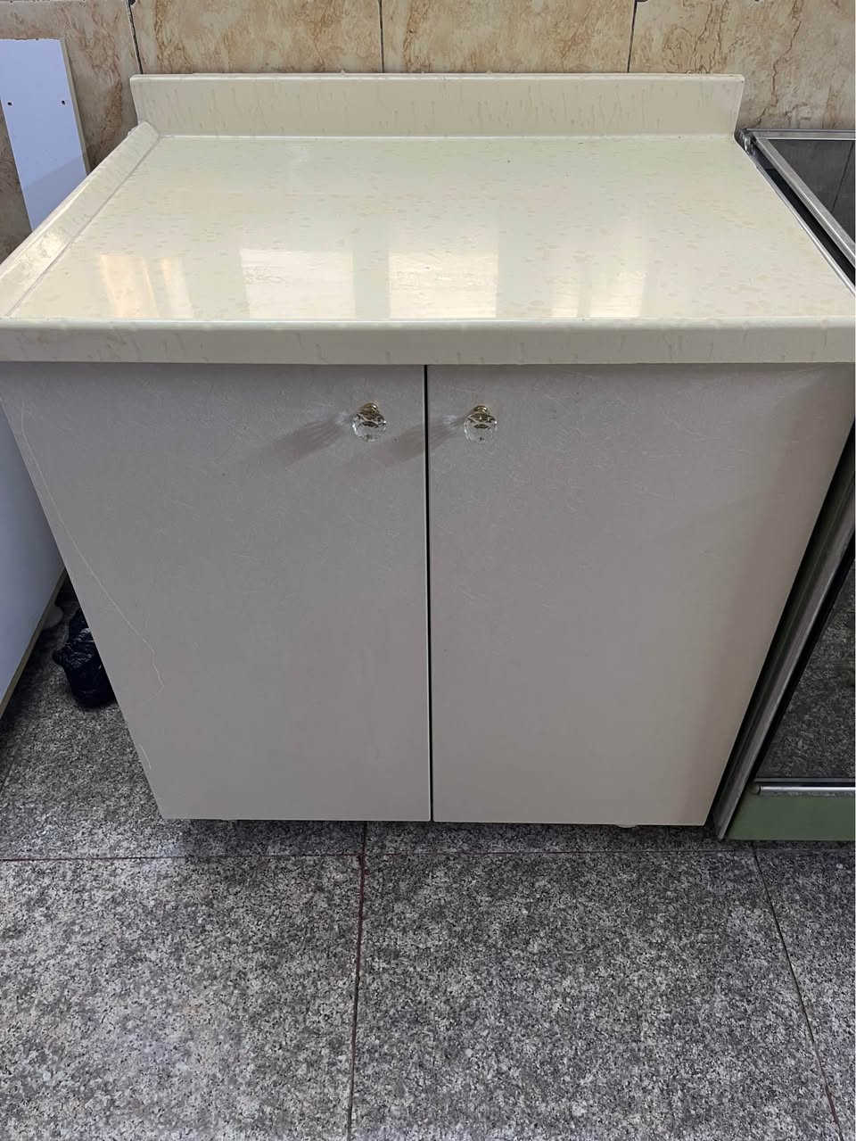 ‎السلام عليكم 
كاونتر مستعمل قليل 
نضيف جدا
9 متر جوكر كامل
مرمر طبيعي والداخل لدات 
خشب HDF
تصميم شر‎ بغداد, العراق


**إذا كنت صاحب هذا الإعلان وتريد حذفه لأي سبب، رجاءا أرسل رسالة إلى الدعم الفني**