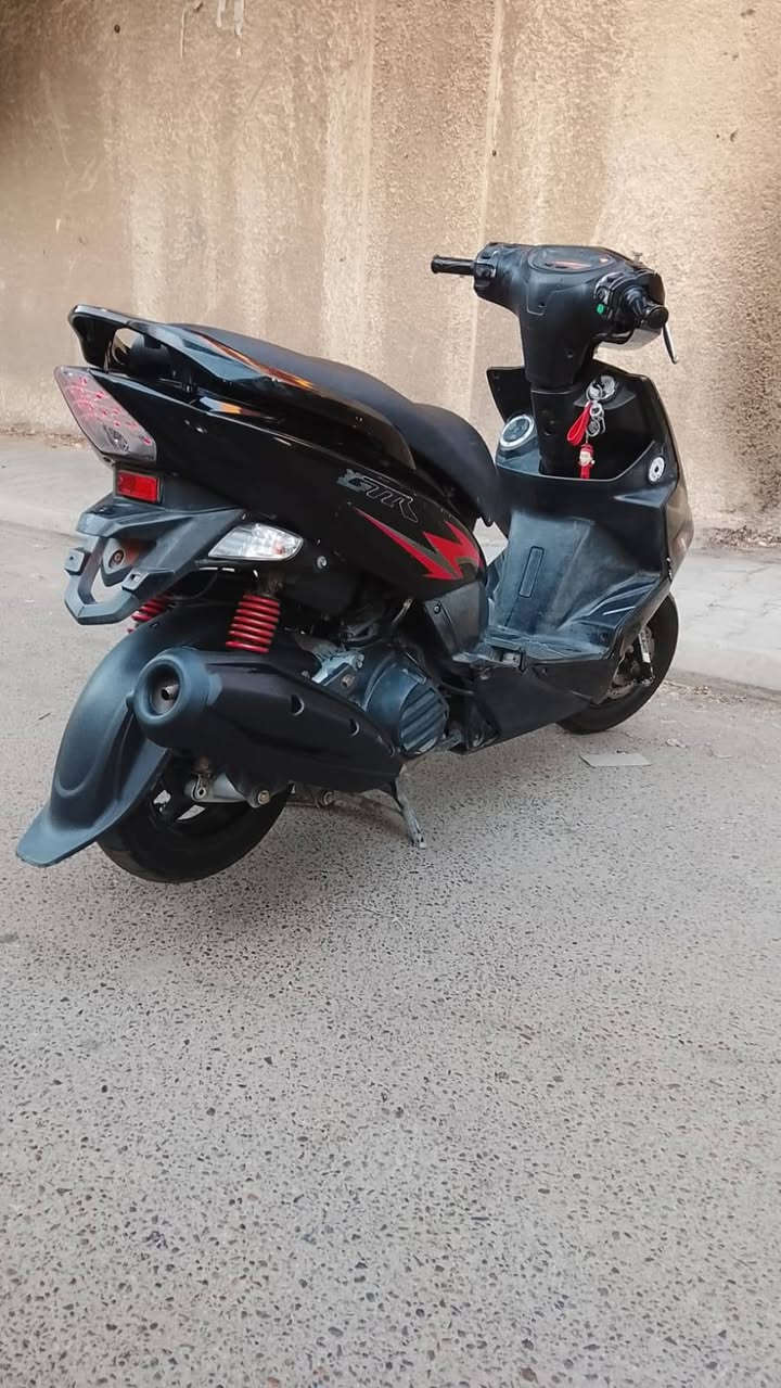 دراجه  gtr جيتي ار  مكفوله من الفتح كفرات بلاديه كلهه بلاديه شرط المحرك مامفتوح ماشيه ٤ الف السعر ٨٠٠ وبيه مجال حك الجيه  مكاني بغداد حي دراغون مقابل معرض بغداد الدولي ***********
