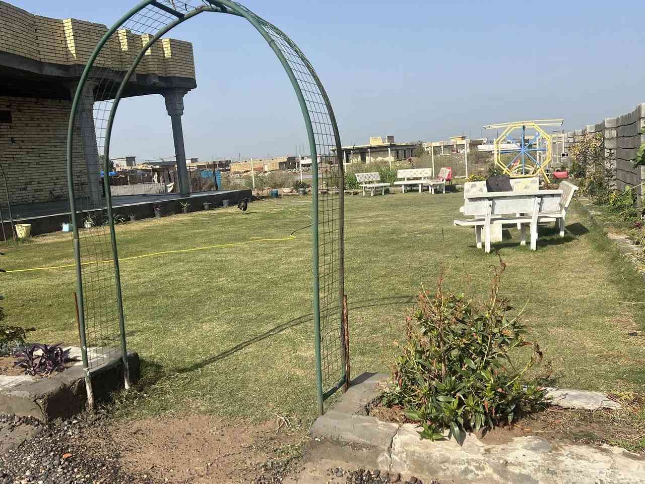 ارض طابو 25 زراعي مساحة 1600 متر مشيد داخلة بيت مساحة 350 متر بناء حديث سنة 2025 يتكون من 4 غرف نوم واستقبال ومطبخ حار وبارد وحديقة خارجية مساحة 350 متر / العنوان تاجي الحماميات خلف جسر ذراع دجلة/ اي استفسار الاتصال ‭0773 544 3972‬ يتوفر واتساب
