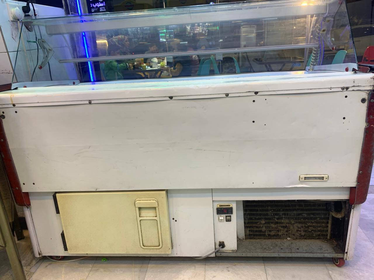 عارضة آيس كريم للبيع 8بلانكو عريض إيطالية السعر 750 الف الاتصال على الرقم ***********
