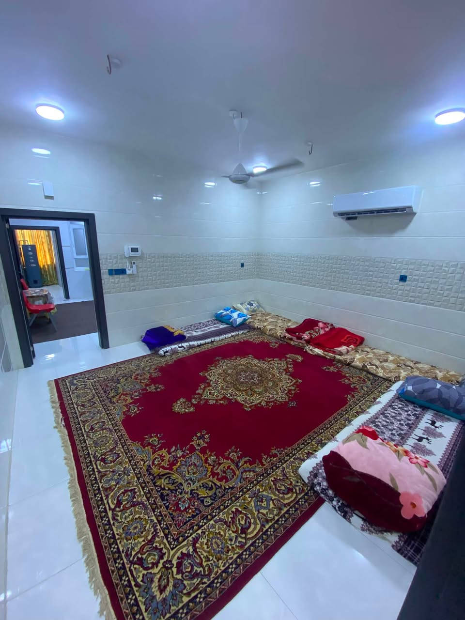 ✨ شقة مؤثثة للإيجار اليومي ✨
📍 بالقرب من مرقد الإمام الحسين
شارع حسن زيني

راحة، نظافة، وخصوصية تامة
🛏️ غرف نوم مريحة
❄️ تبريد ممتاز
🍽️ مطبخ متكامل
🚿 حمام نظيف وخدمة ممتازة

متوفرة للإيجار اليومي بأسعار مناسبة 💰

واكو ايجار لفتره صفر وليسه في اليوميه 

📞 للتواصل واتساب أو اتصال:
***********
