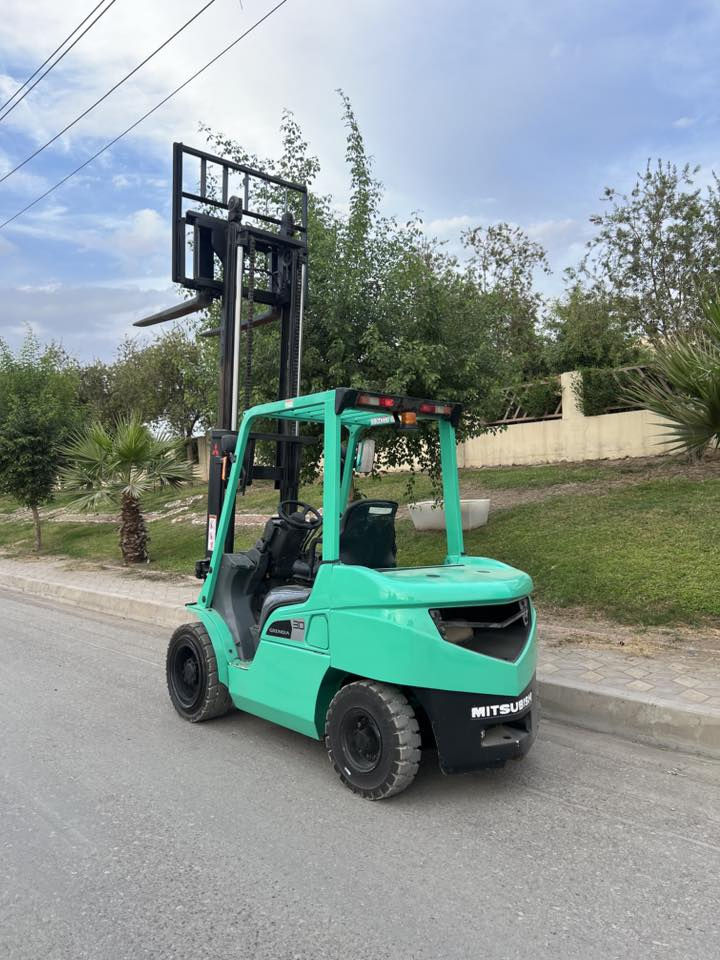 اللبيع رافعه 3 طن
3 حركات منفيس كات 2017 جاهزه 
العمل تخم تاير كير محرك شرط رافعه 
جدده 6000 مشتغل دخول جديد
*********** 
مكان اربيل سناعة شيمالية
