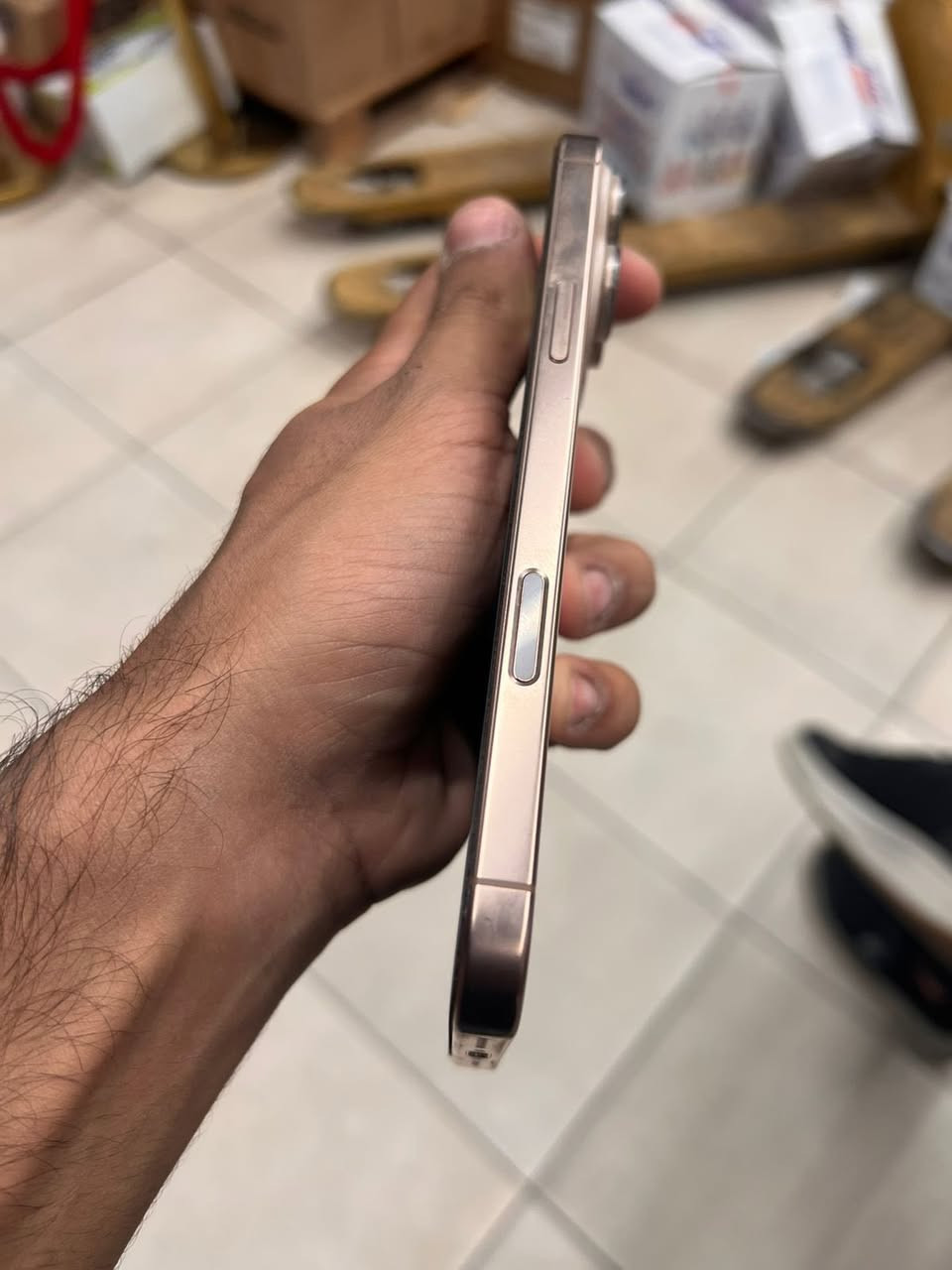 ً
ايفون 📱 16برو ماكس 
بطاريه95
ذاكره256
الجهاز مابي شي مكفول من كلشي
السعر 1375
مكاني بغداد بسماية ***********
