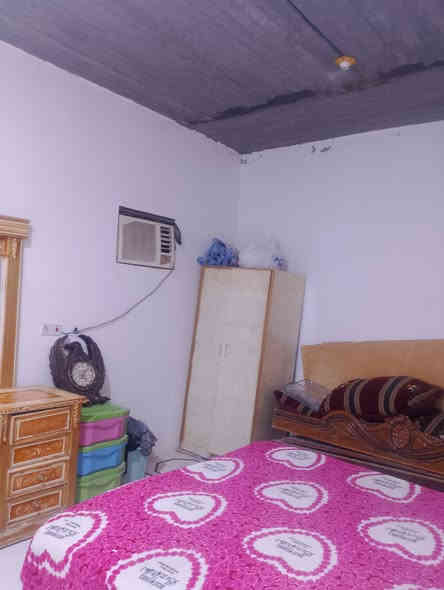 بيت زراعي مساحه 360 بلوك كهربائي صب كونكريت في الاسكان الصناعي قرب مدرسه الحريه موقع تجاري يحتوي على غرفتين وصالتين ومطبخ وصحيات داخليه وخارجيه وديوانيه 14 × 4 ومحلات اثنين مؤجرات حاليا السعر 105 وبي مجال الشراي فقط يتصل***********
