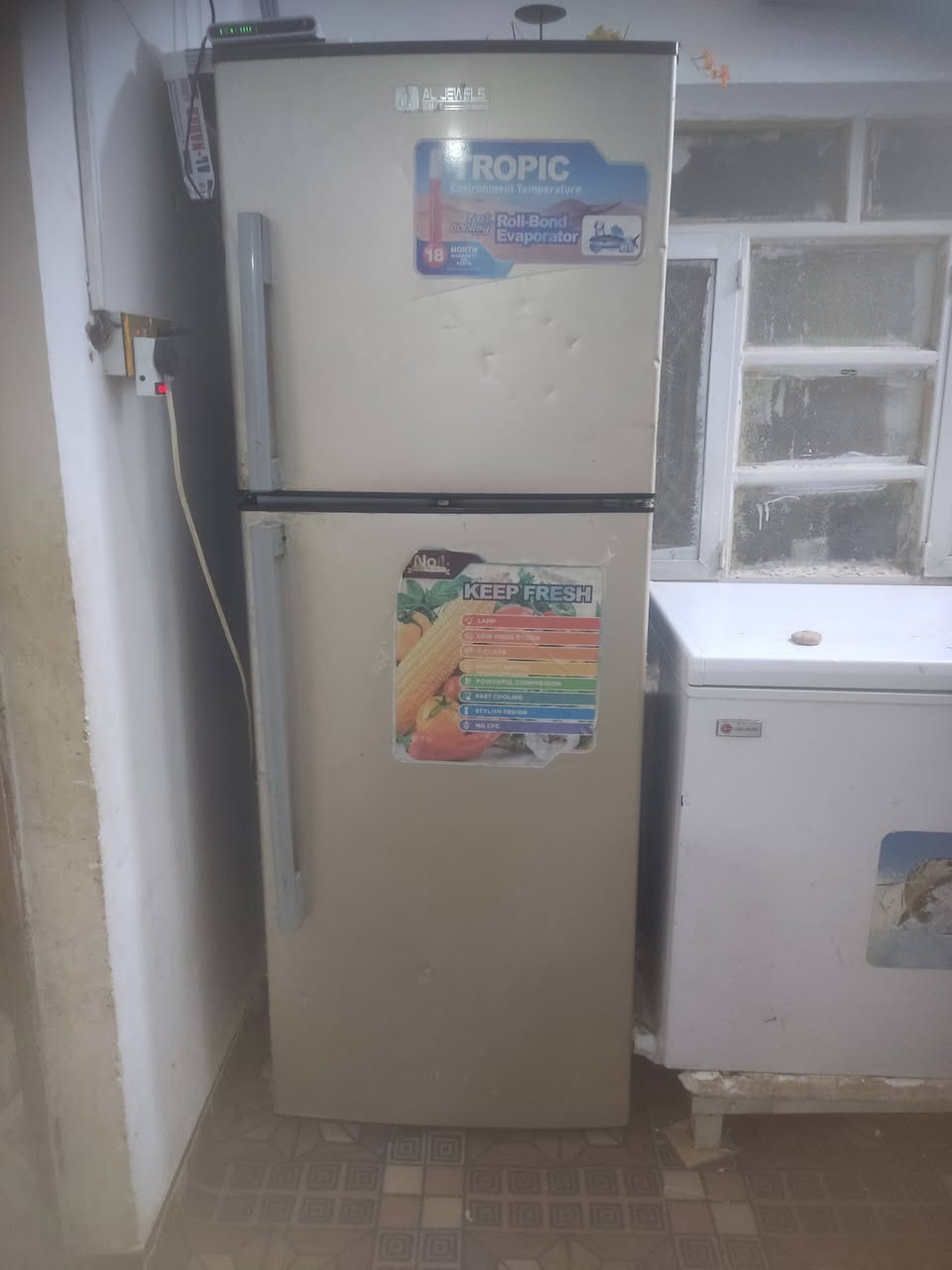 السلام عليكم ثلاجه للبيع
هاي السعر 300 
***********
