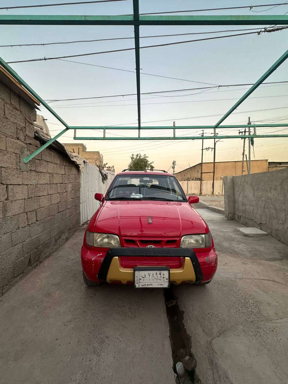 سيارة سبورتج 2002
* اللون: أحمر
* السيارة نظيفة ومرتبة
* المحرك والشاصي بحالة جيدة
* استخدام شخصي
*  مكينة ، كير (اوتماتيك) ، صدر بحالة جيدة 
* تبريد شغال
* تخم تاير جبلي
* المعاينة خير دليل

الموقع: (بغداد - الزعفرانية)
للاستفسار: ***********
