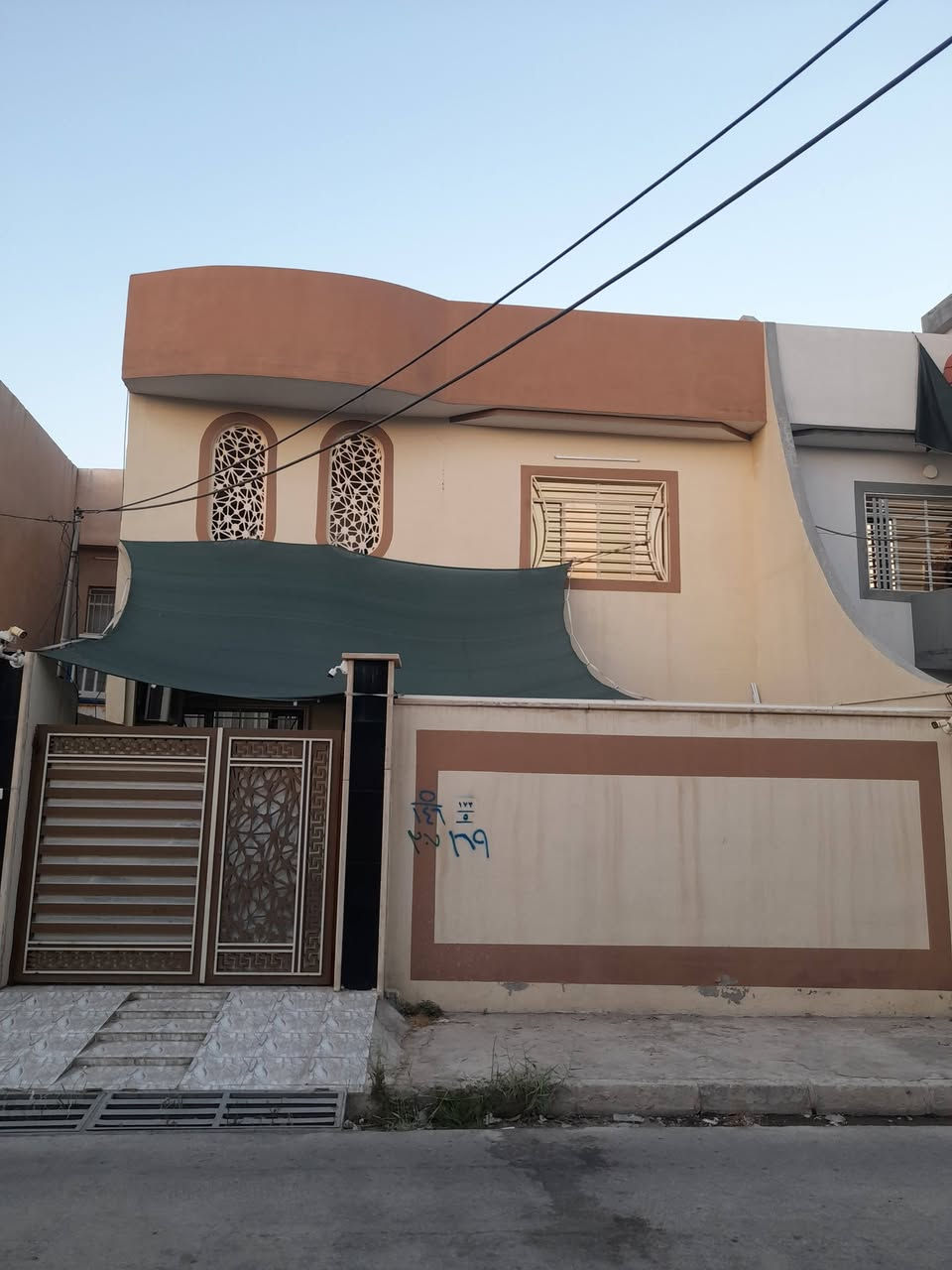 عروض مكتب أبو مهدي لتجارة العقارات
دار للبيع مساحة ١٥٠ متر واقع حال ١٦٥  🏫

واجهة ٨ أو نص 

موقع الدار ٣٠ تموز قرب جامع الصفا   🕌

يتكون الدار من طابقين 🔥

طابق الأول غرفة نوم هول إستقبال مطبخ حار أو بارد أو سرداب 

طابق ثاني ٣ غرف نوم مشتملات  💯💯

للإستفسار أكثر الإتصال على رقم مكتب أبو مهدي لتجارة العقارات ***********

عنوان مكتب ٣٠ تموز قرب جامع الصحابة 

نستقبل جميع العروض العقارية
