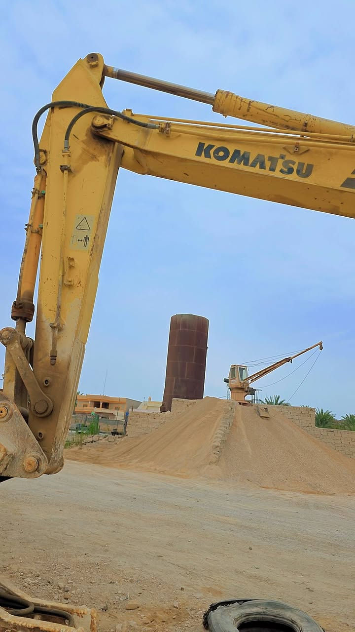 السلام عليكم
لبيع حفاره كوماكسو 
حجم ٢١٠
موديل ٢٠٠٠
نوع بطه
جك+ كيله كري
حفاره بلاديه ونظيفه وجاهزه لعمل بدون اي ملاحظه 
سعر ٢٨٥ ورقه
شراي يتصل ويدلل
***********
