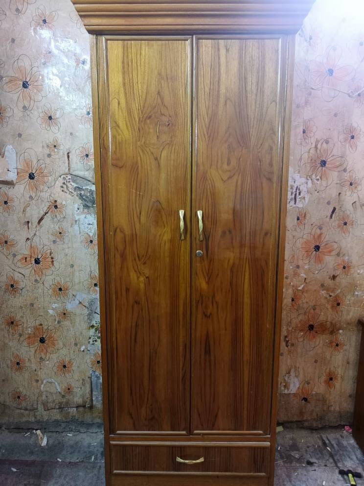 ‎غرفه اخشاب خمس ابواب ملحق للبيع ***********السعر 650صاج الزاويه كنتوريه موديل حديث اخت الجديده العنو‎ بغداد, العراق
