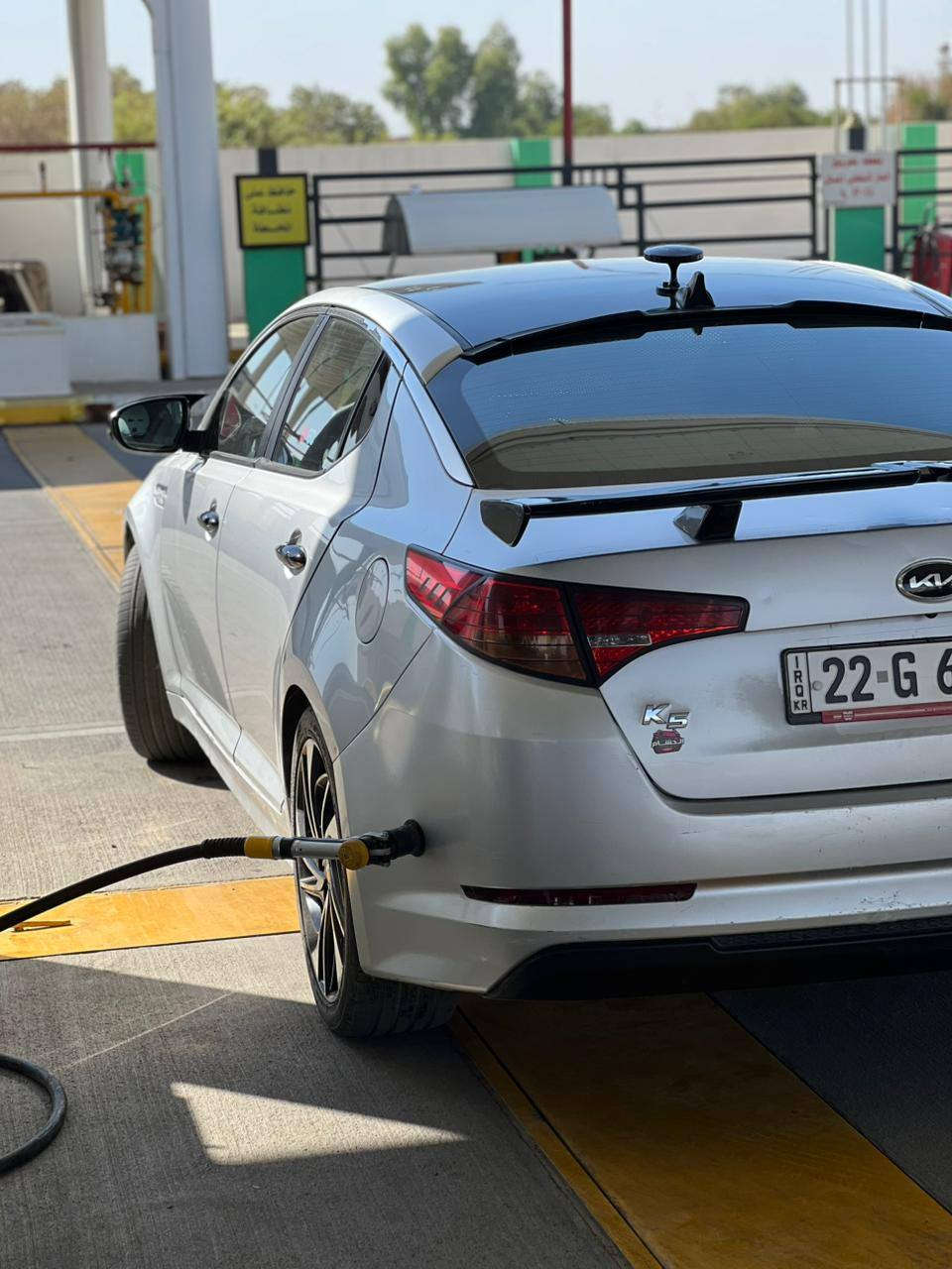 السلام عليكم 
 كيا اوبتيما للبيع 2011
وارد كوري 
محرك 20 مفتوح
رقم اربيل سنويه ساقطه 
منضومه غاز 
مبدل جاملغ امامي نفس الون وبيه بارد اباب الامامي مال النفر 
كابون بيه 
شرعيه بل موصل 
السعر 102
***********مكاني موصل حي الميثاق
