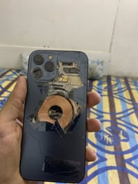 ايفون 12 برو ماكس مبدل شاشه وبطاريه وكع من عندي وشريط شاشه صار بيها خط...
