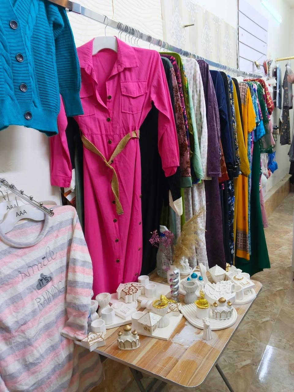 سلام عليكم ورحمه الله وبركاته 
محل للبيع ملابس نسائيه وكوزمتك وكسسوارات 
مجهز كامل  وأيضن وياه معمل حجر  كما موضح أمامكم في الصور
عنوان امحل تكريت حي الجمعيه  قريب على شارع الزهور فرع مرطبات جنات  
سعر 5ملاين وبي مجال 
 هـ ***********
هـ ***********
