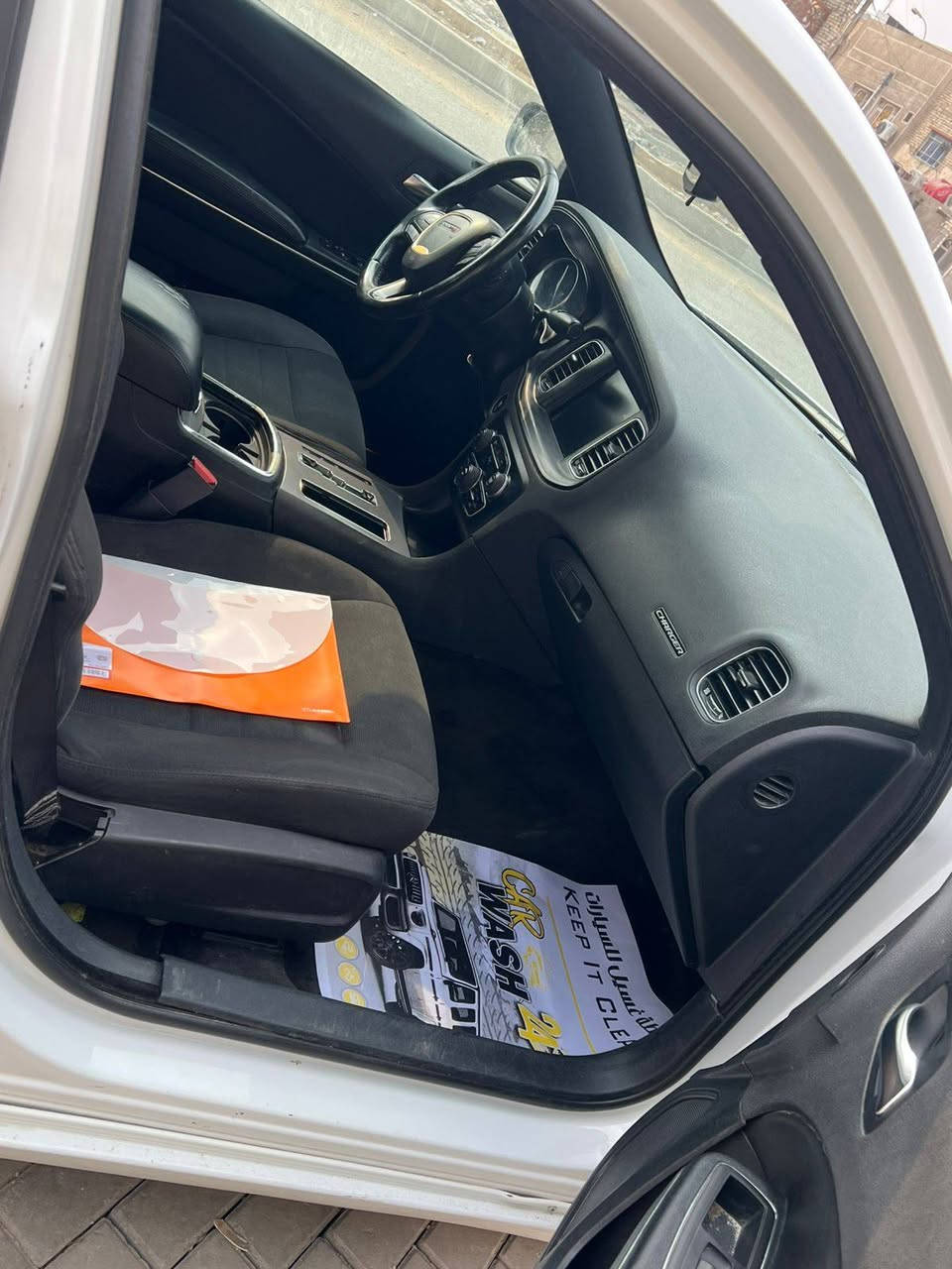 السلام عليكم جارجر وارد امريكي 2016 مكينة 6 سلندر 3600
ماشيه 77 الف دفع خلفي كير تعليك حادثها موضح بالصور رقم بغداد السعر ١٨٣ 
هاتف ***********
