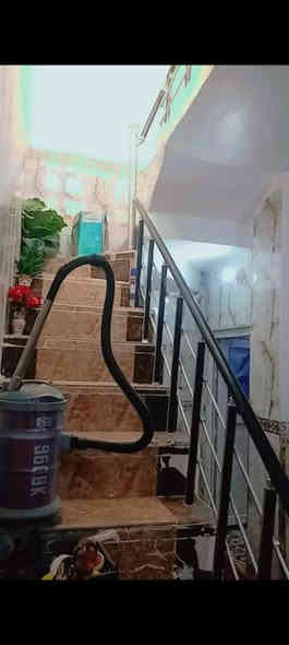 دار للبيع بنداء على ساحه وقريب شارع بيتي 100متر اساس وسقف كونكريت بناء طابوق جمهوري سيراميك وارضيه كاشي خريطه كامله بسمي بدون دلال  سعره 72بيع سريع  شراي اتصل فقط ***********
