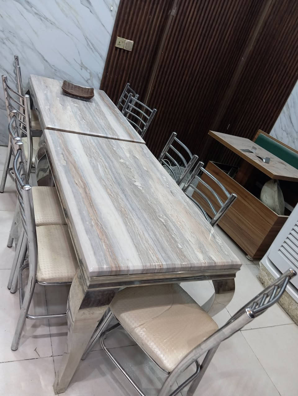 اغراض مطعم للبيع كربلاء طويريج ***********
