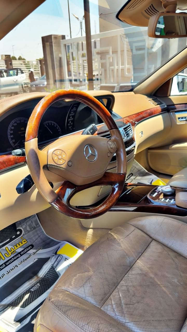 السلام عليكم 

للبيع مارسيدس s550. 2009  لون ابيض صدفي كفالة عامة عدا بارد على كد شبر بل جاملغ  الايمن كير ومكينة وتبريد وحدادية كلة كفالة نضيفة السيارة كلش  

🛑 داخل بيجي 
🛑بردة خلفية كهرباء 
🛑ابواب شفط ( باب طويل) 
🛑حساس خلفي امامي 
🛑زراك لايت 
🛑لايت خلفي وامامي Led 
🛑سلايد روف 
🛑جنطة كهرباء 

وبقية المواصفات المعروفة لل s550 

—————————————

📍العنوان بغداد البلديات 
قيصر.  ***********
