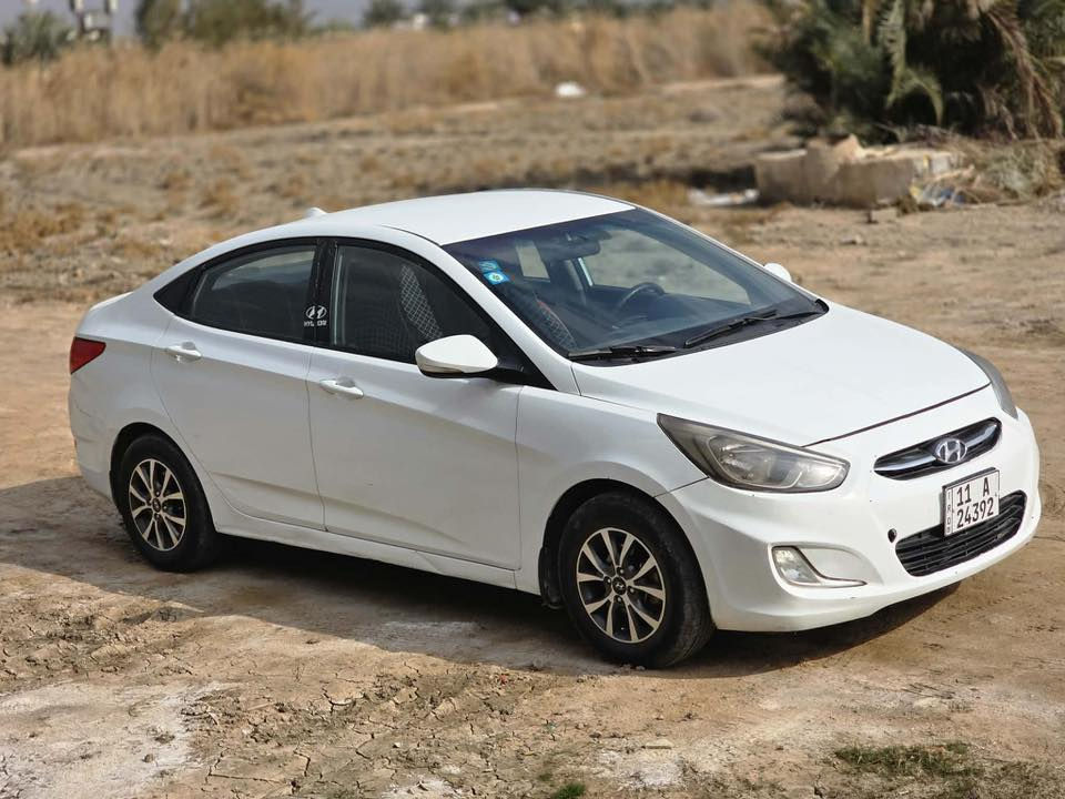 سلام وعليكم اكسنت  2016خليجي رقم بغداد بسمي محرك1600دوش دبل قطرة السيارة كفالة صبغ وتبديل بيهة باردات بسيطة والسونار بل منشور ((السعر89 قفل))  ادري بسعرهة مناسب بس محتاج فلوس ورجائن لا تعاملني 
مكان السيارة بغداد
اي ستفسار***********
