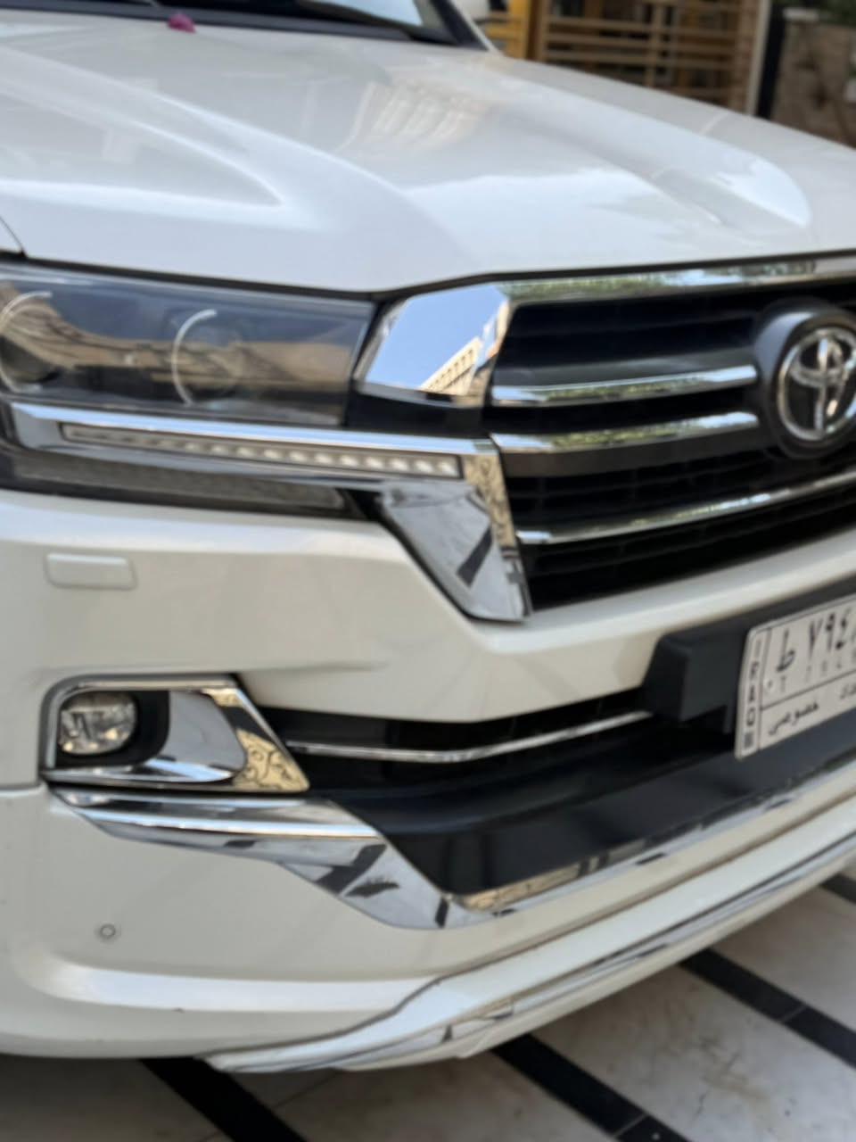 الحبيب لاندكروزر 2020 SAS V8 جديده بيها شخط ب داعميه الخلفيه وبارد نص إصبع ماشيه 74 الف حقيقي السياره خارج الضمان لكن لحد الان كل صيانتها ب وكاله وتكدر تتاكد عدا فلتر التبريد خارج الوكاله السياره بصمتين و جديده السياره  محافظ عليها بشكل البانزين كله سوبر التواصل *********** السعر 55 $
